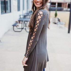 Shark bite tunic criss-cross arm (Black Medium)